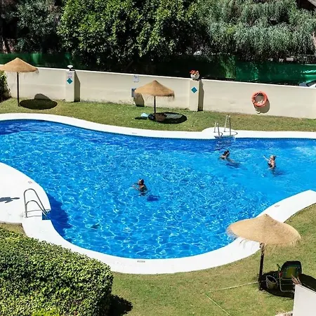 Apartment Lovely 3-bedroom 350 M Walk To The