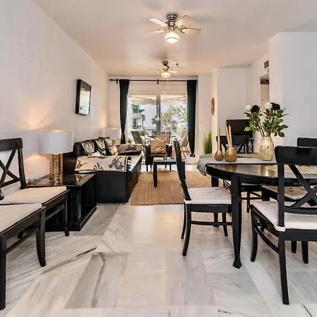 Lovely 3-bedroom 350 M Walk To The Apartment Marbella