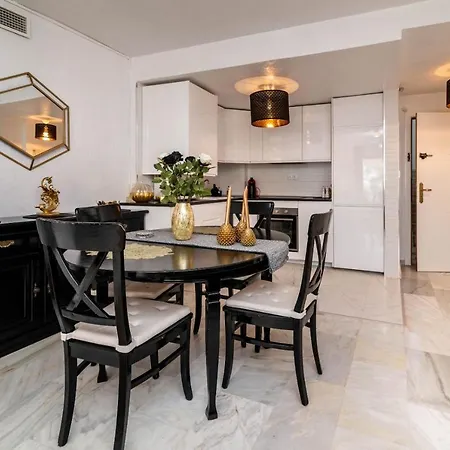 Lovely 3-bedroom 350 M Walk To The Marbellac
