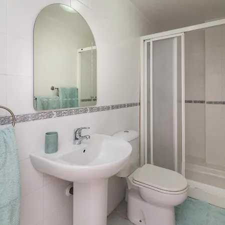 Apartment Lovely 3-bedroom 350 M Walk To The *