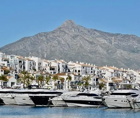 Lovely 3-bedroom 350 M Walk To The Apartment Marbella