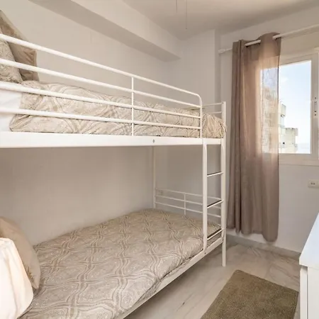 Apartment Lovely 3-bedroom 350 M Walk To The Marbella