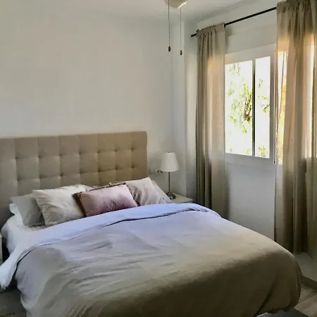 Apartment Lovely 3-bedroom 350 M Walk To The *