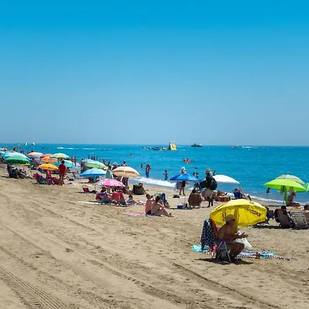 Apartamento Lovely 3-bedroom 350 M Walk To The Marbella