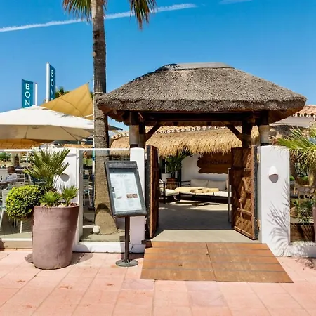 Lovely 3-bedroom 350 M Walk To The Apartamento *